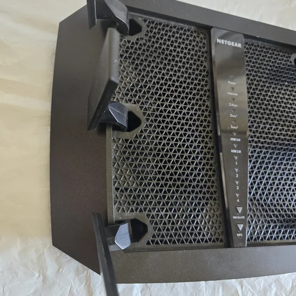 NETGEAR Black WiFi Router - Picture 4 of 7